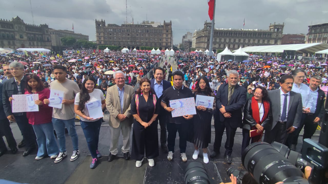 Brugada promete cobertura total para estudiantes universitarios con beca de transporte