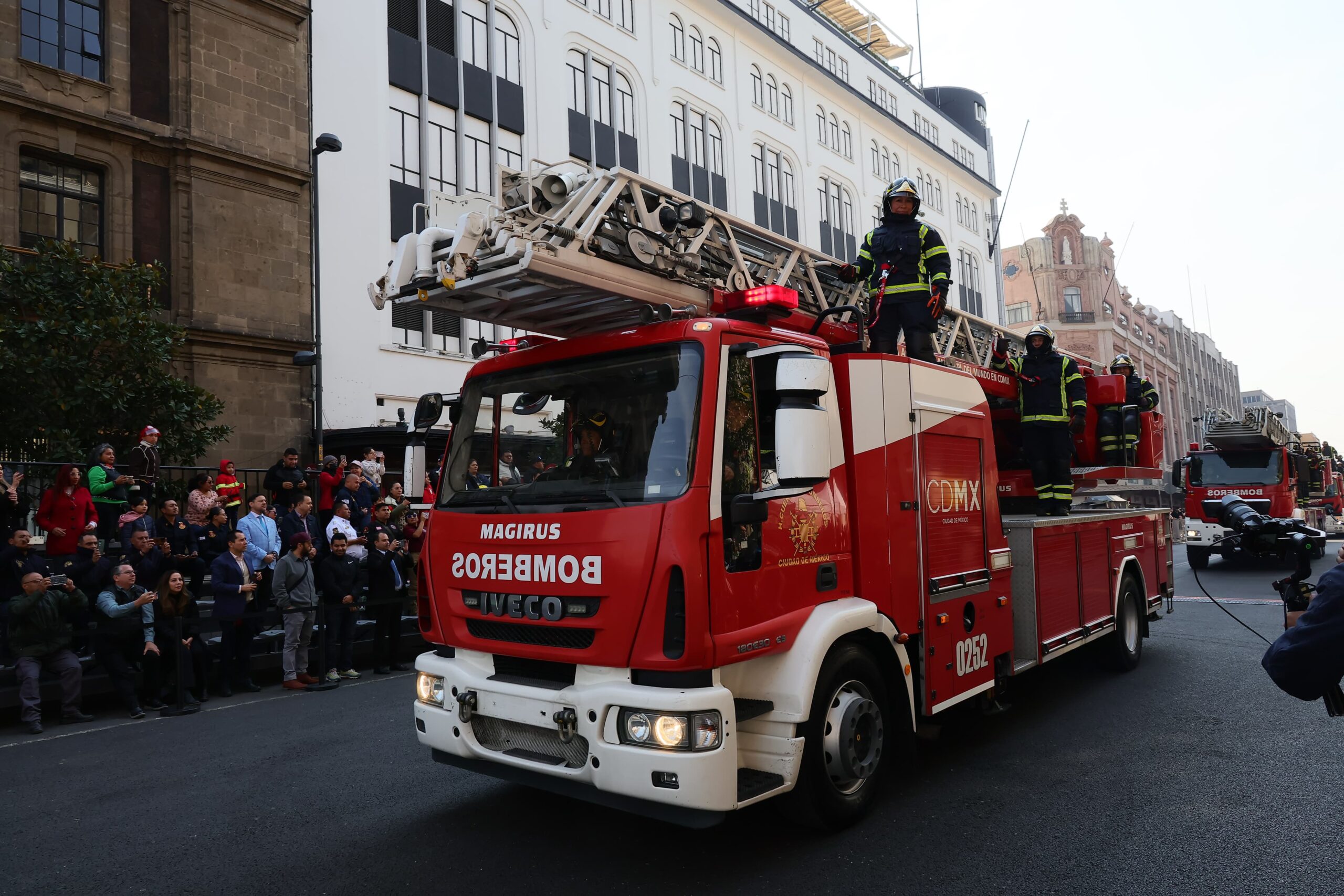 Convocan a expertos en gestión de riesgos para dirigir el Cuerpo de Bomberos de la CDMX