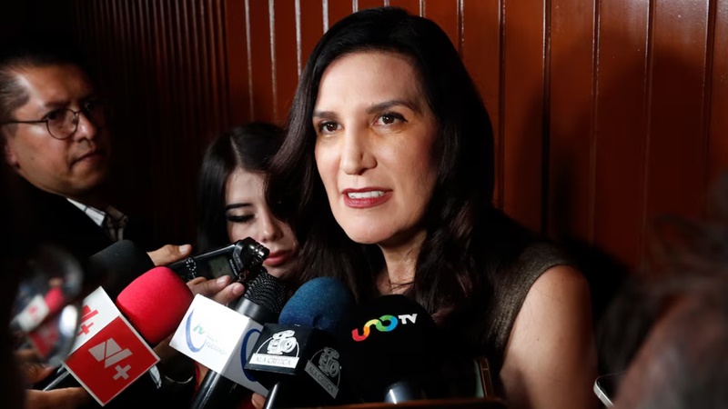 Kenia López Rabadán propone destinar recursos al apoyo de jóvenes en la UNAM