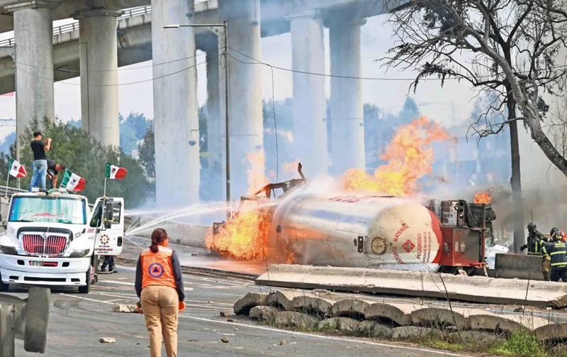 Tragedia en Iztapalapa: muere el conductor de la pipa que explotó