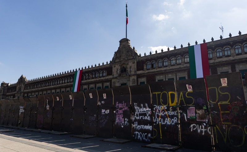 CDMX se prepara con vallas y cierres viales por marcha de Ayotzinapa