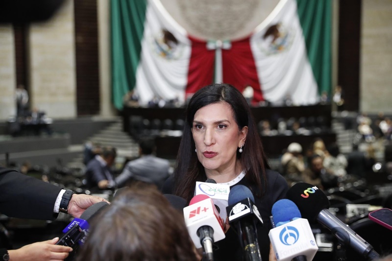 Kenia López Rabadán: “Sin apoyo, no hay desarrollo”