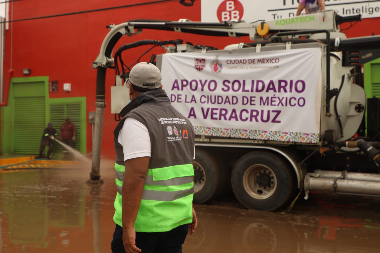 Solidaridad en acción: 138 trabajadores de CDMX apoyan a municipios inundados de Veracruz