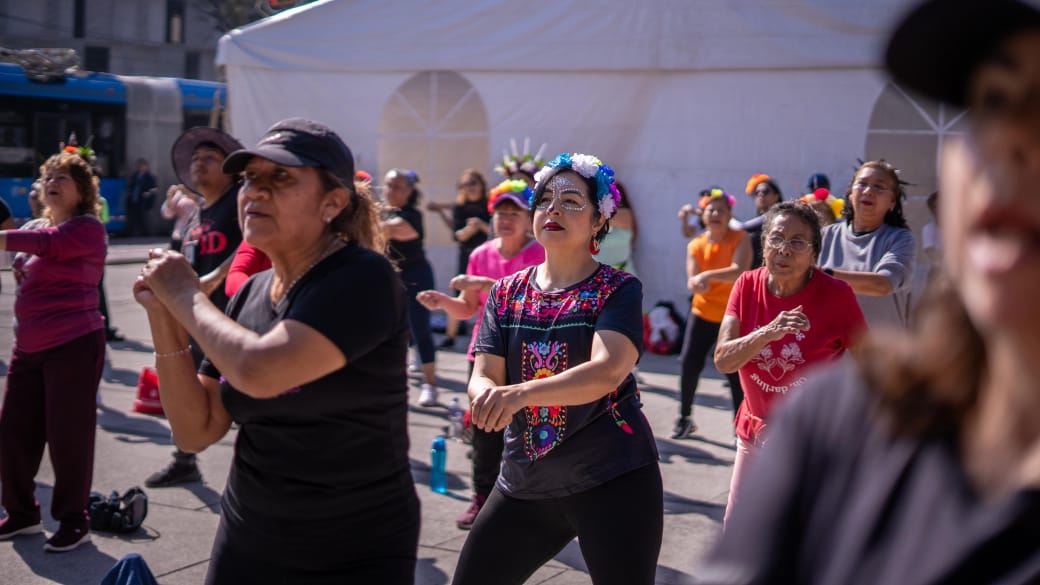 ¡Baila y Disfrázate! Mega Clase de Catrinas y Catrines Llega al Zócalo