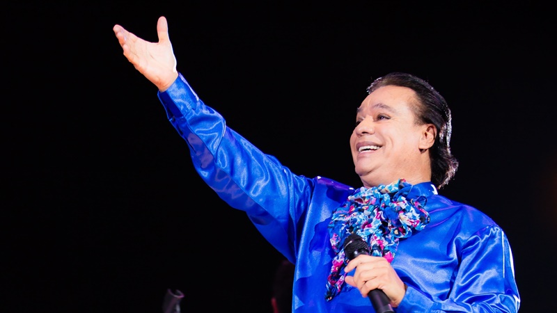 Netflix revive la vida de Juan Gabriel con material nunca antes visto