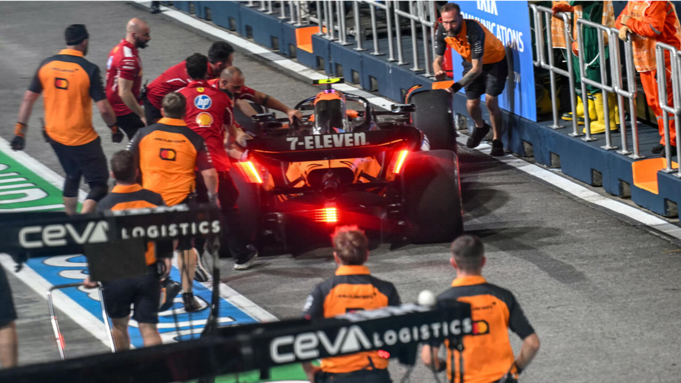 Oscar Piastri sorprende en Singapur y lidera unas prácticas caóticas de la F1