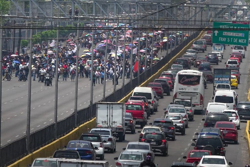 Caos vial en CDMX: marchas y tráfico pesado complican los traslados este sábado