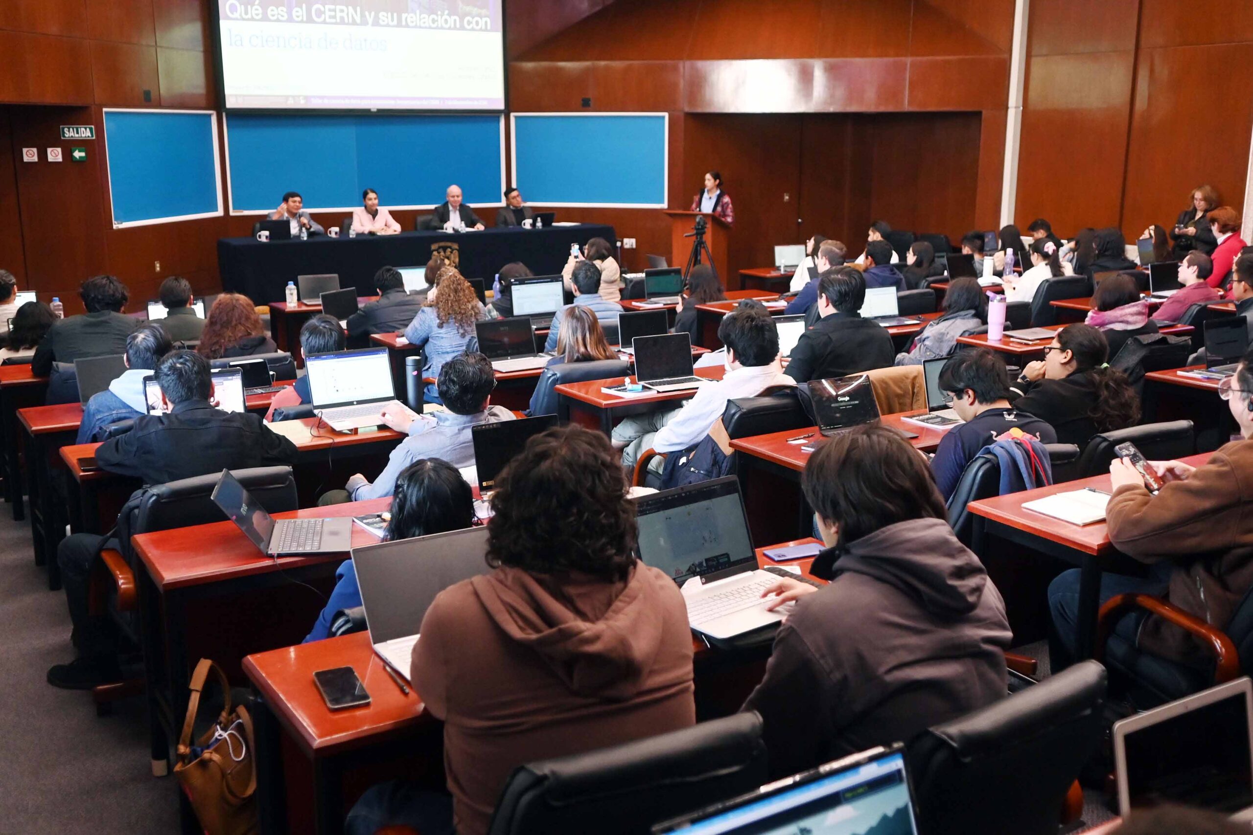 ROOT, el software del universo, llega al análisis económico en la UNAM