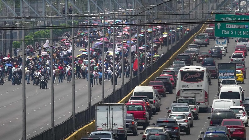 Caos matutino en CDMX: marchas y choques complican la movilidad