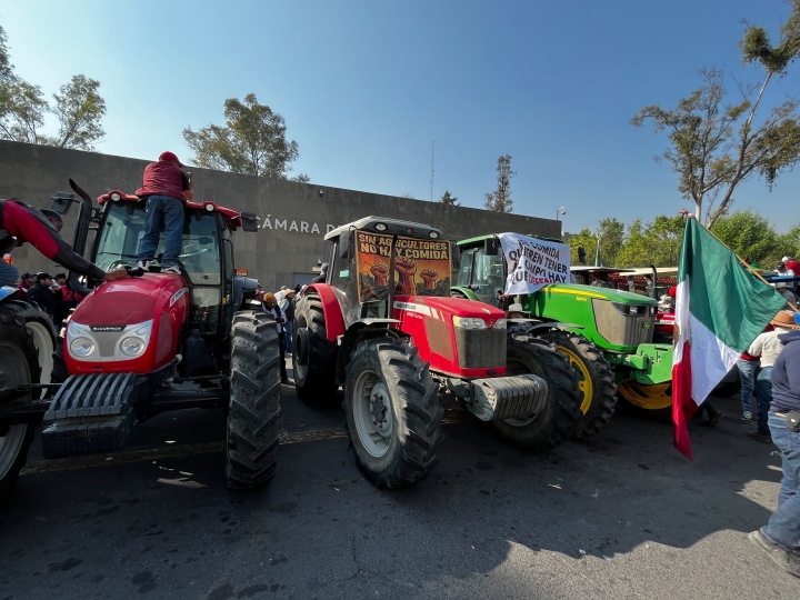 Movilización Agrícola: Más de 100 Tractores Colapsan Accesos a la Cámara de Diputados en Protesta contra LAN