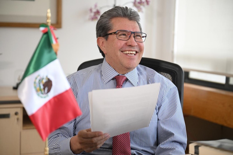 Monreal propone reconocer a los guías turísticos como pieza clave del turismo mexicano