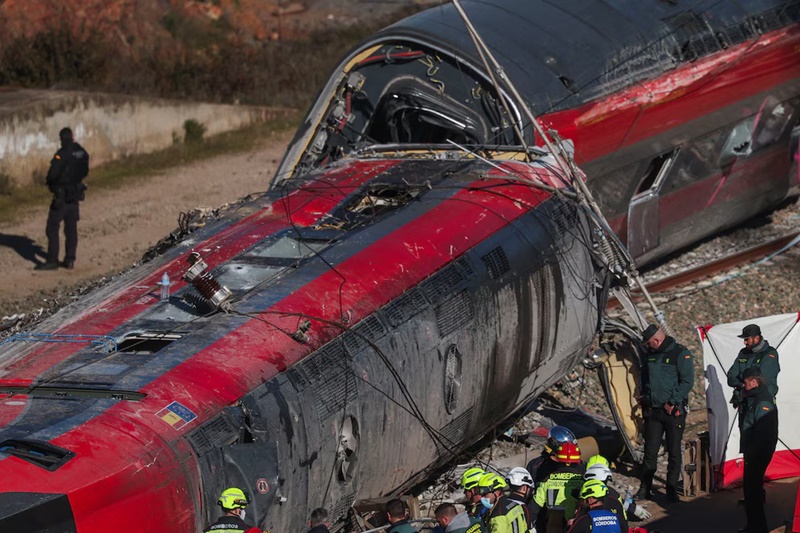 Accidente ferroviario en España deja 39 muertos y decenas de heridos