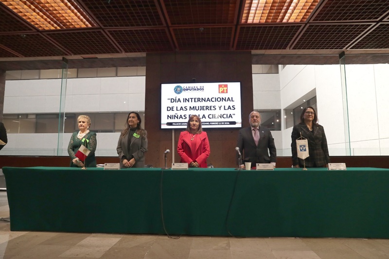 Más mujeres en ciencia, clave para el desarrollo nacional