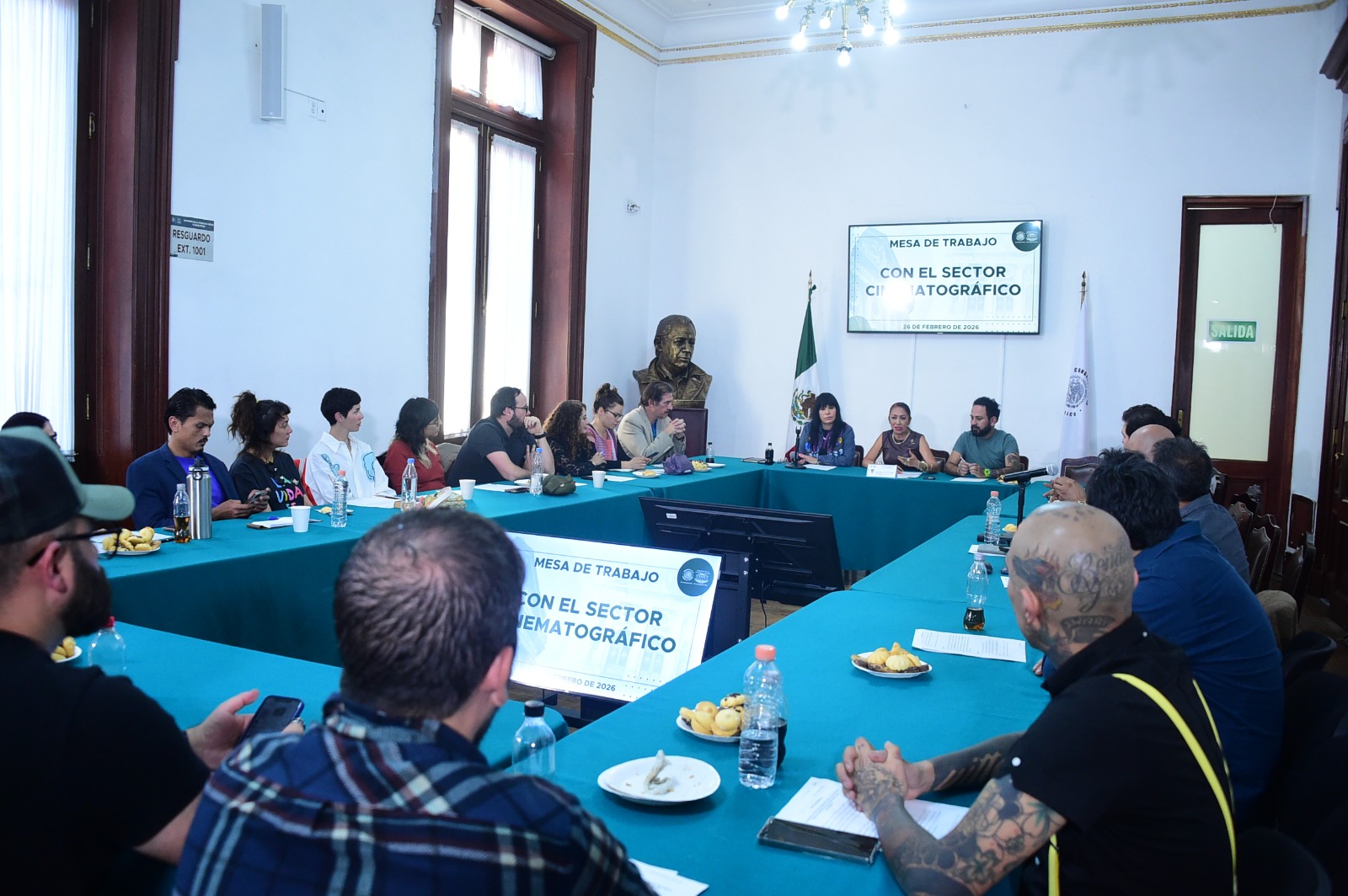 Precariedad laboral en el cine: artistas buscan protección del IMSS con apoyo del Congreso