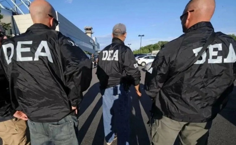 DEA presume golpes históricos al narco y caída del fentanilo en 2025