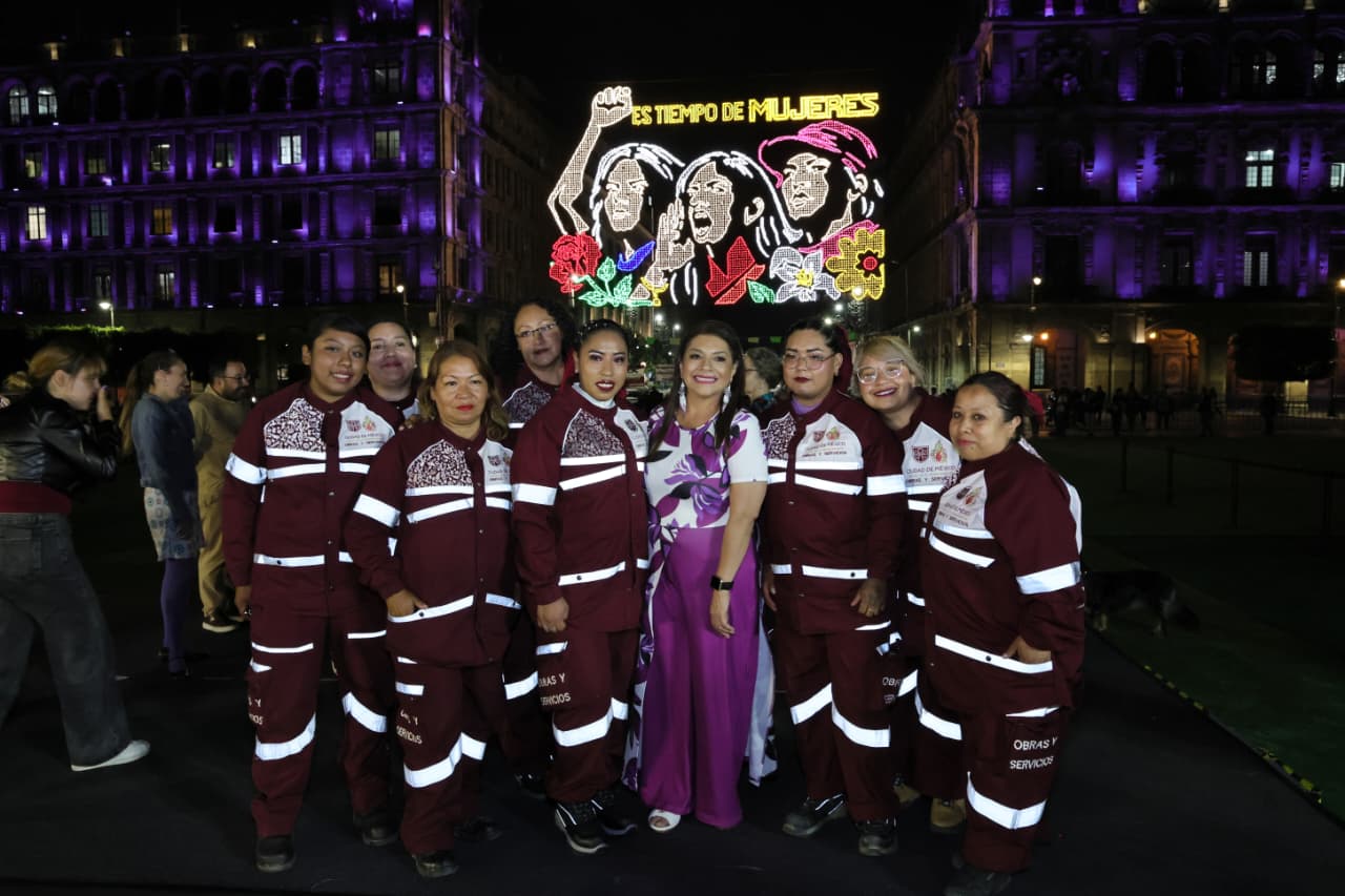 Luces por el 8M en el Zócalo: homenaje a las mujeres en medio de una crisis de violencia