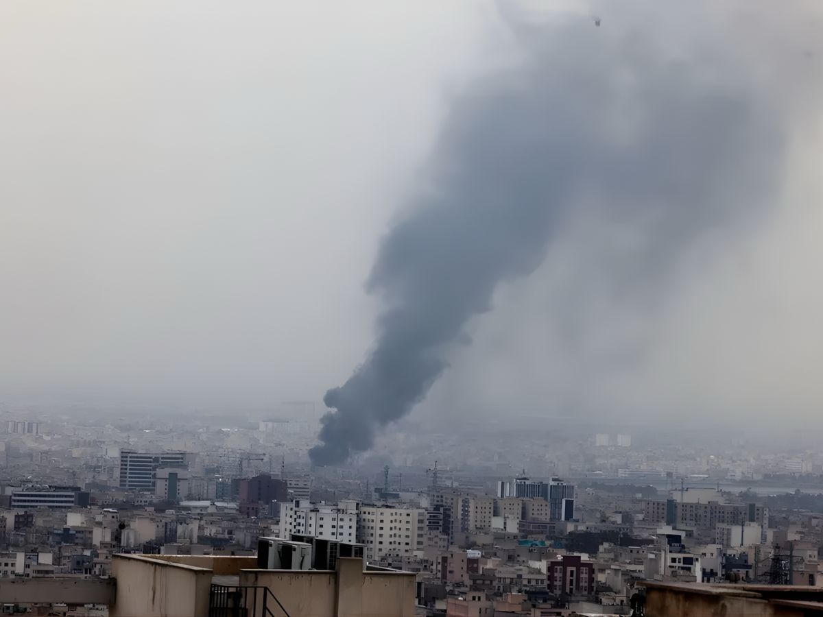 Fuerte incendio en Azcapotzalco consume fábrica textil y moviliza a bomberos de CDMX